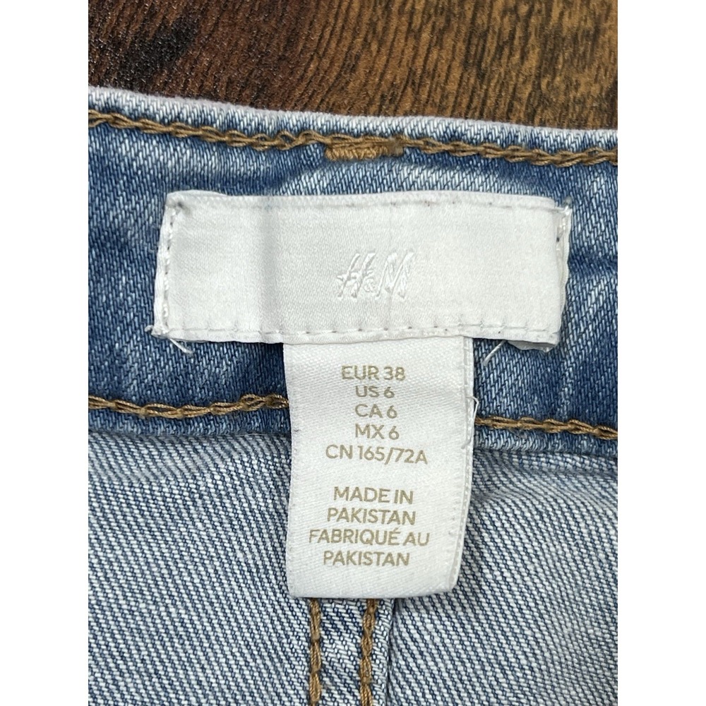 H&M Denim Womens Sz 6 Distressed 90s Boyfriend Jean Shorts Low Waist - Picture 2 of 9